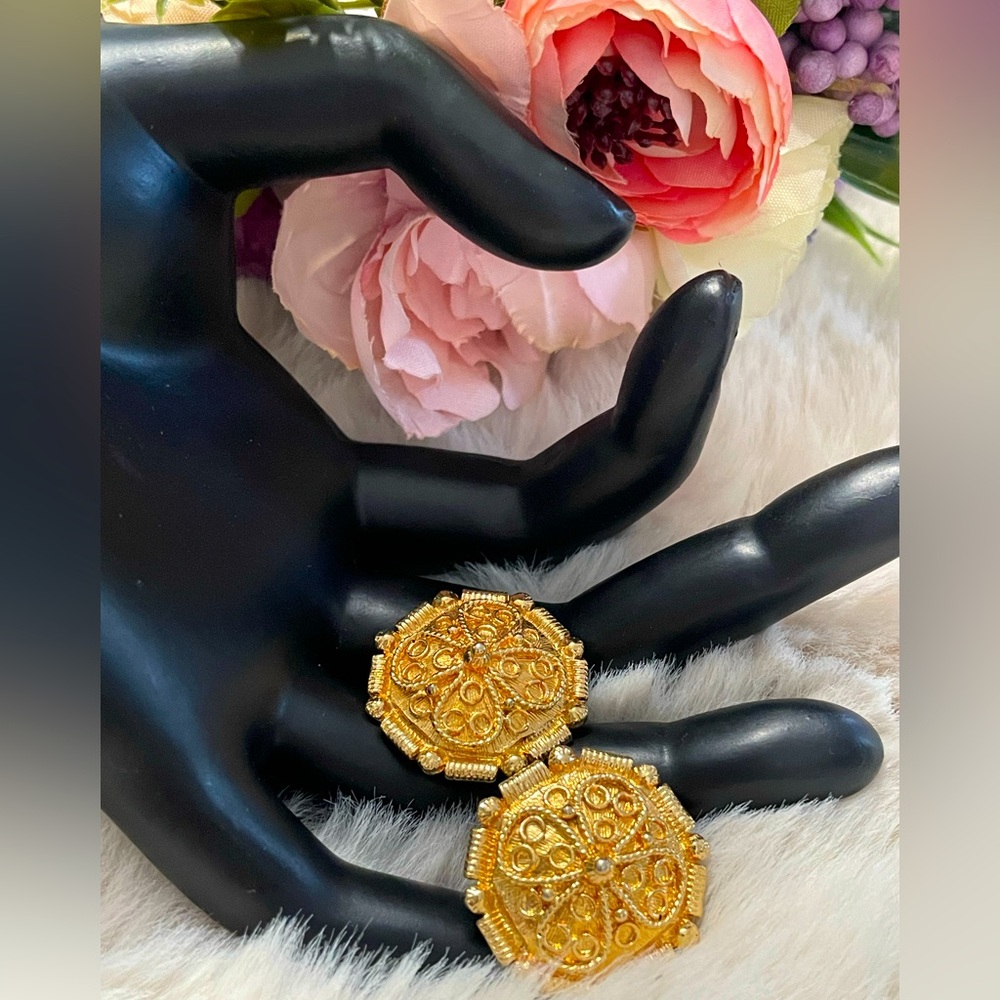 Gorgeous Vintage Gold Clip-on Earrings